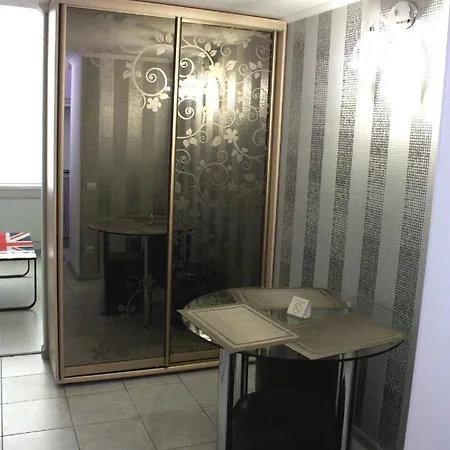 Nik's Perfectly Located Apartment *